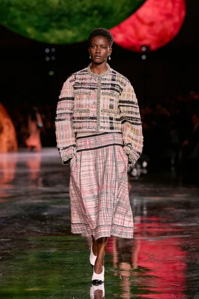 Look 70